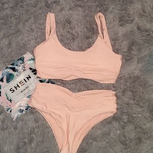 🍑 Bikini